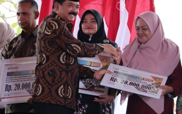 Pelaku UMKM Karimun Terima Bantuan